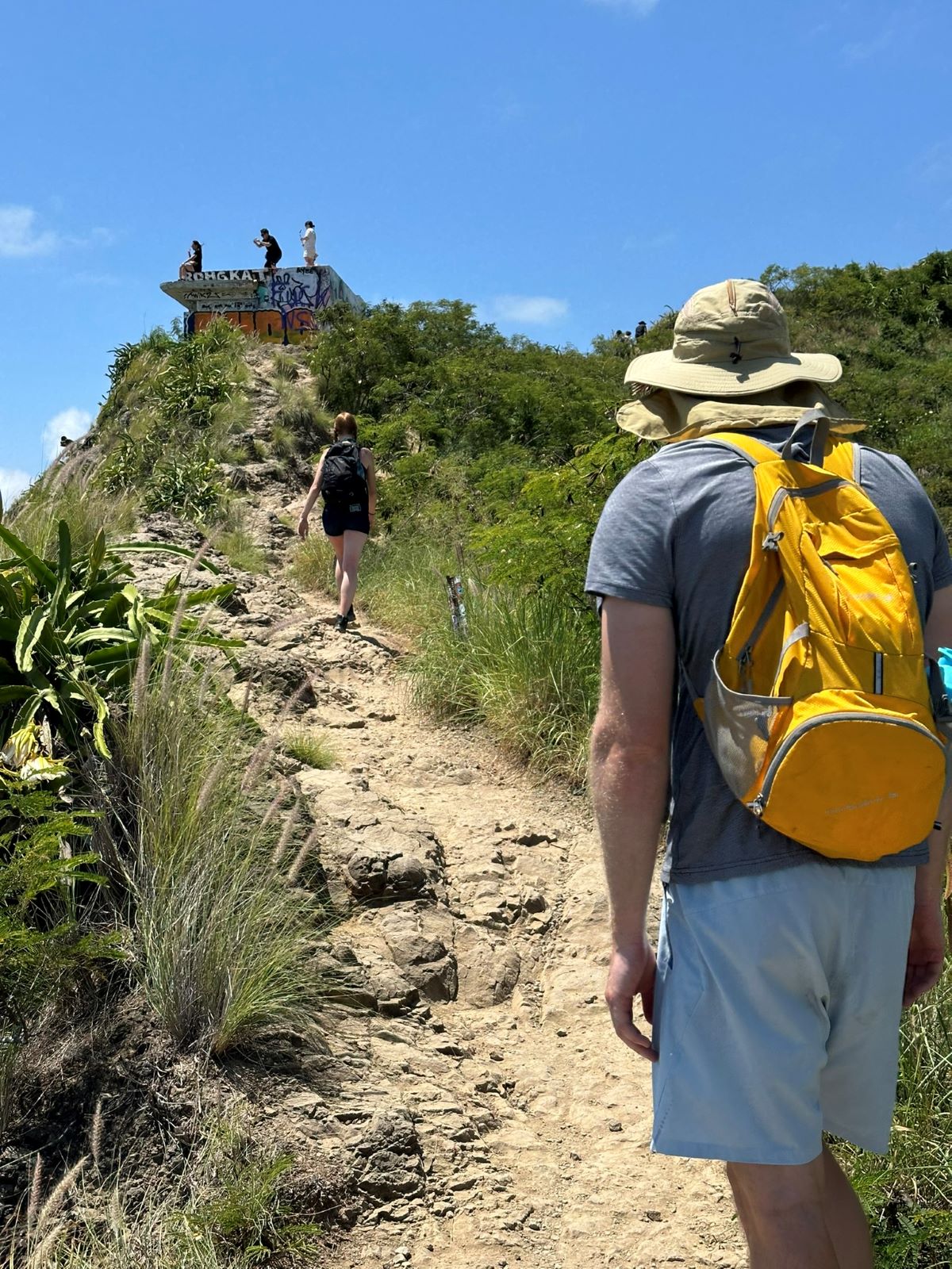 A Local S Guide To Hiking The Lanikai Pillbox Trail On Oahu